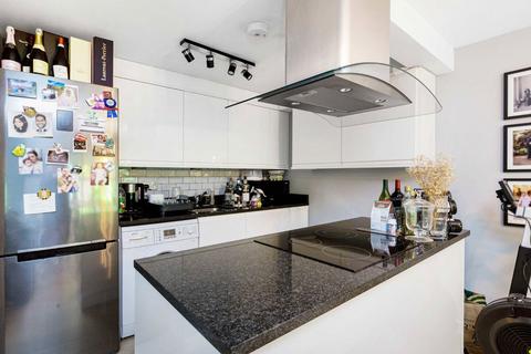 2 bedroom flat for sale, Tower Bridge Road, London SE1