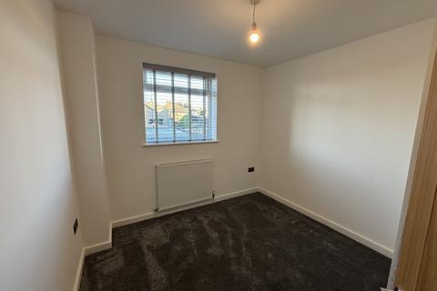 2 bedroom flat to rent, Fair Road, Bradford BD6