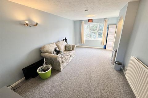 2 bedroom apartment to rent, Taverner Close, Poole BH15