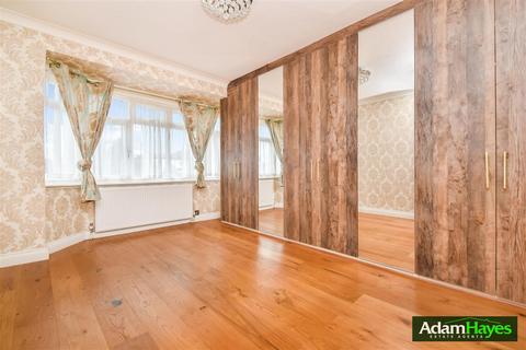 4 bedroom semi-detached house to rent, Fernwood Crescent, London N20