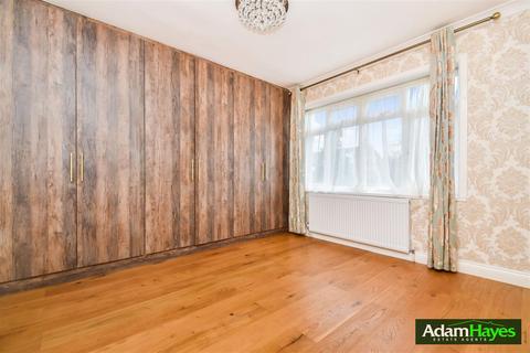 4 bedroom semi-detached house to rent, Fernwood Crescent, London N20