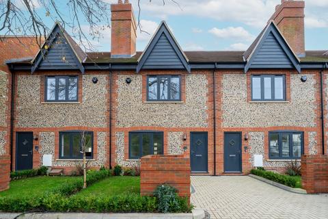 4 bedroom terraced house to rent, Chapel Croft, Chipperfield, Kings Langley, Hertfordshire, WD4