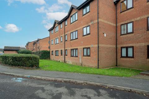 1 bedroom apartment to rent, Courtlands Close, Watford, Herts, WD24