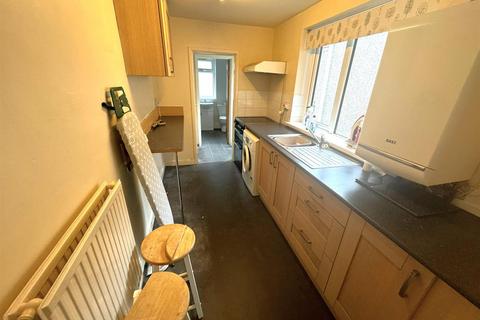 2 bedroom end of terrace house for sale, Old Castle Road, Llanelli