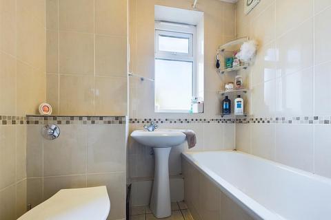 2 bedroom apartment for sale, Wilsmere Drive, Northolt UB5