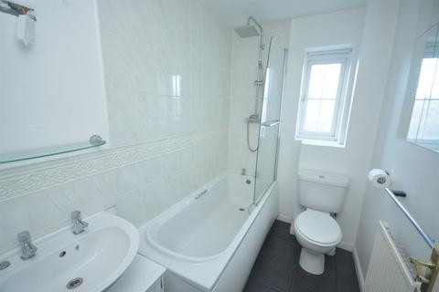 2 bedroom terraced house to rent, Hatters Court, Bedworth