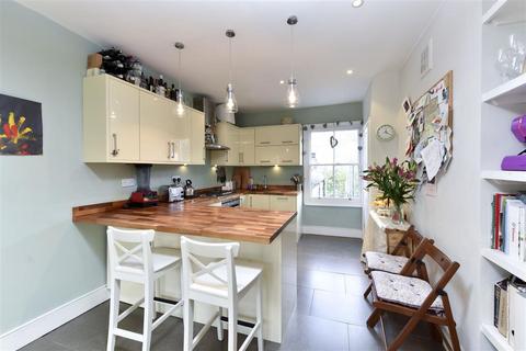 2 bedroom flat for sale, Rosenau Road, SW11