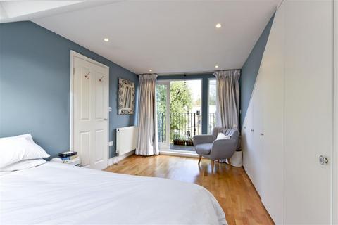 2 bedroom flat for sale, Rosenau Road, SW11