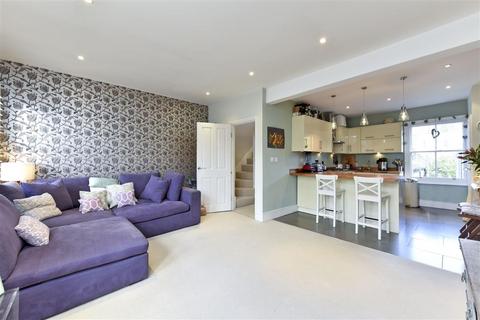 2 bedroom flat for sale, Rosenau Road, SW11