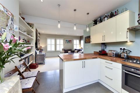 2 bedroom flat for sale, Rosenau Road, SW11