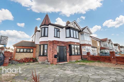 4 bedroom semi-detached house for sale, Havering Road, Romford