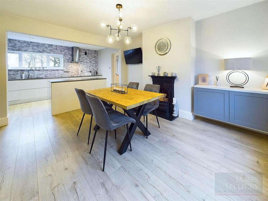 Kitchen Dining Area