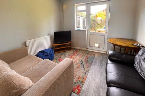 4 bedroom semi-detached house to rent, Hogarth Walk, Bristol BS7