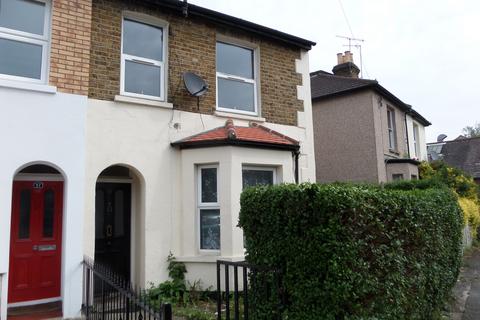 3 bedroom semi-detached house to rent, Dering Road, Croydon CR0