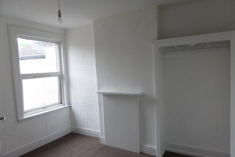 3 bedroom semi-detached house to rent, Dering Road, Croydon CR0