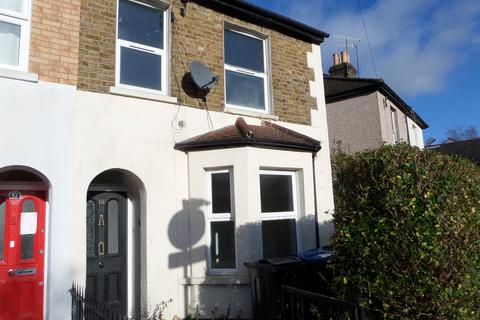 3 bedroom semi-detached house to rent, Dering Road, Croydon CR0