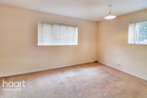 2 bedroom apartment for sale, Avenue Road, HINDHEAD