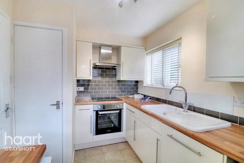 2 bedroom apartment for sale, Avenue Road, HINDHEAD