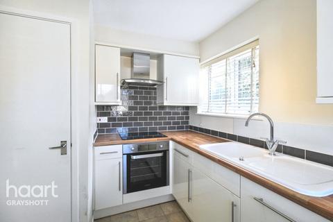 2 bedroom apartment for sale, Avenue Road, HINDHEAD