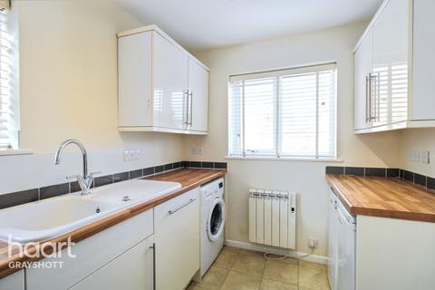7 Avenue Road, Grayshott, Hindhead, GU26 6LZ