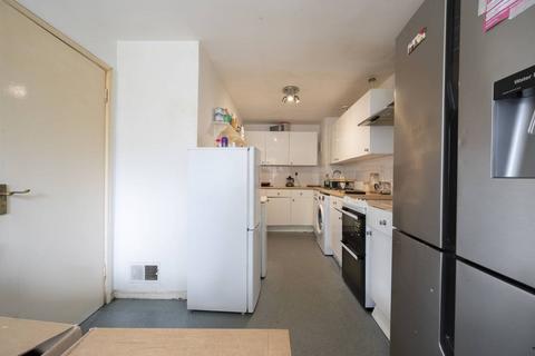 4 bedroom house to rent, Clifford Drive, Brixton, London, SW9