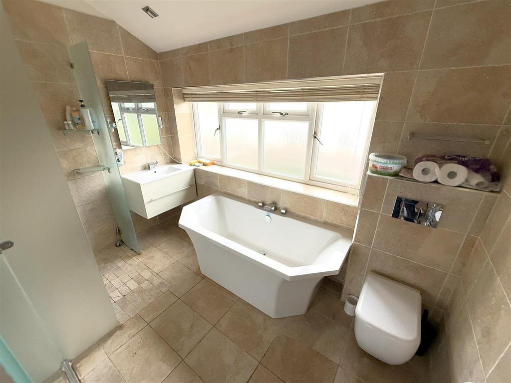 Ensuite bathroom