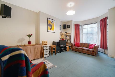 2 bedroom apartment for sale, Chichele Road, Willesden Green, NW2