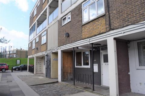 3 bedroom flat to rent, Dycer House, Hackney E9