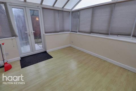 3 bedroom semi-detached house to rent, Wallmead Gardens, Loughton