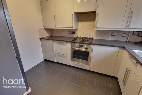 3 bedroom semi-detached house to rent, Wallmead Gardens, Loughton