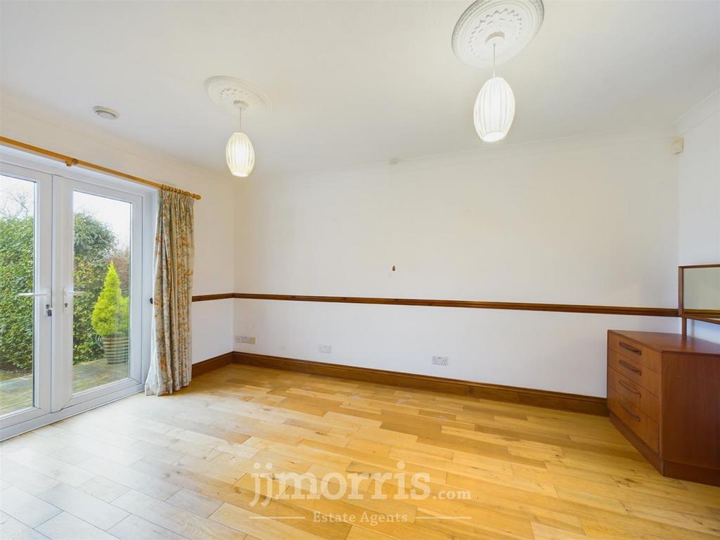 CAM01583 G0-PR0215-STILL018.jpg