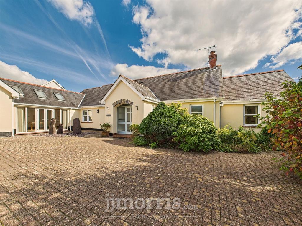 CAM02878 G0-PR0083-STILL003.jpg