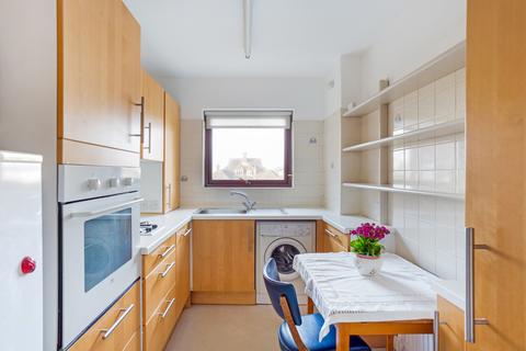 2 bedroom flat for sale, Finchley Road, London NW11