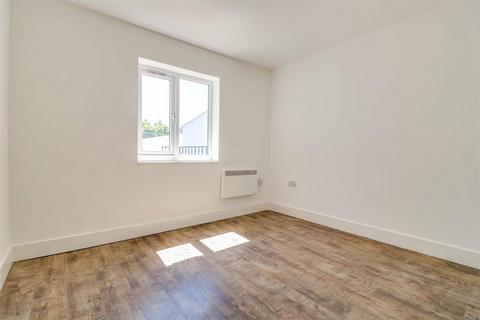 3 bedroom apartment to rent, East Street, Southend-on-sea, SS2