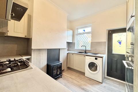 2 bedroom terraced house to rent, Cannon Street, Castleford