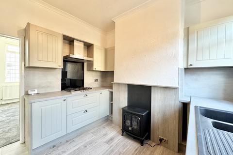 2 bedroom terraced house to rent, Cannon Street, Castleford