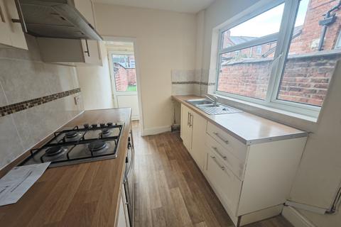 2 bedroom terraced house to rent, Maxwell Street, Crewe CW2