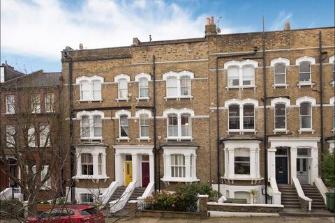 3 bedroom flat to rent, Carlingford Road, London