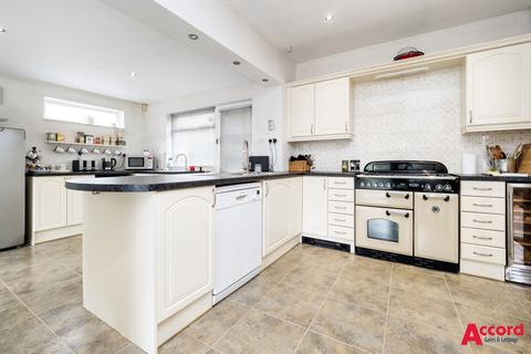42 Lower Bedfords Road, Romford, RM1 4DG