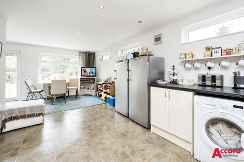 42 Lower Bedfords Road, Romford, RM1 4DG