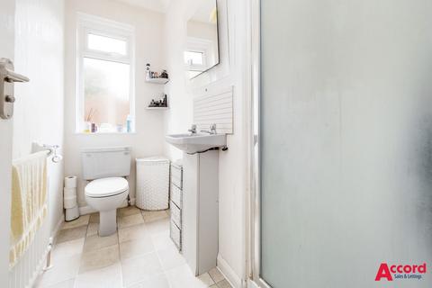 42 Lower Bedfords Road, Romford, RM1 4DG