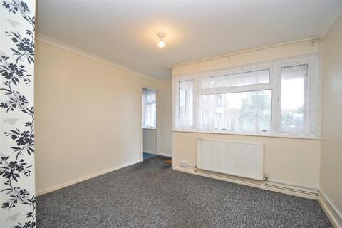 3 bedroom ground floor flat for sale, Crossways Road, East Cowes