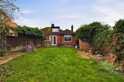 4 bedroom bungalow to rent, Parkfield Crescent, Northamptonshire NN4