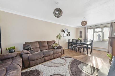 26 Bryant Close, Nettlestead, Maidstone, ME18 5EX