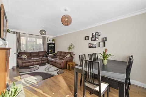 26 Bryant Close, Nettlestead, Maidstone, ME18 5EX
