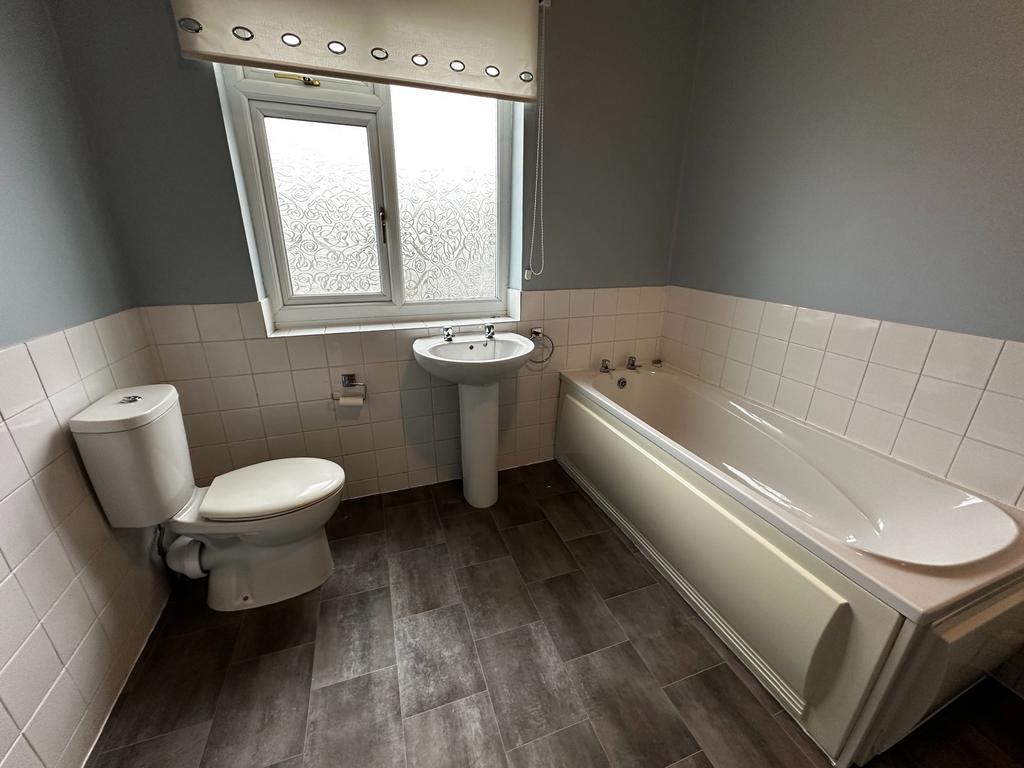 Bathroom   In House Property Lettings   Bondgate