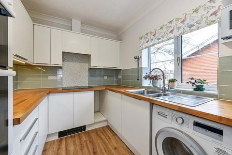 2 bedroom retirement property for sale, Cremorne Place, King George Avenue, Petersfield, Hampshire