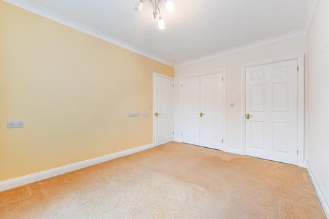 2 bedroom retirement property for sale, Cremorne Place, King George Avenue, Petersfield, Hampshire