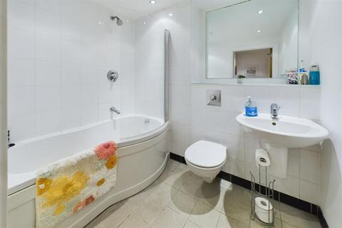 4 bedroom flat to rent, London, SW2