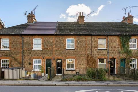 3 bedroom terraced house to rent, High Street, Otford TN14 5PG